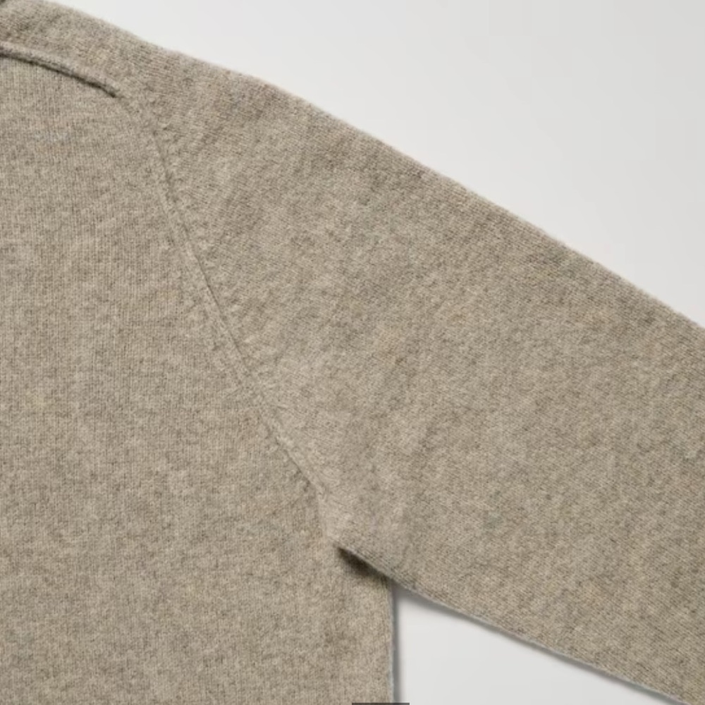 Uniqlo U Premium Lambswool Turtleneck Sweater NWT - Picture 3 of 9